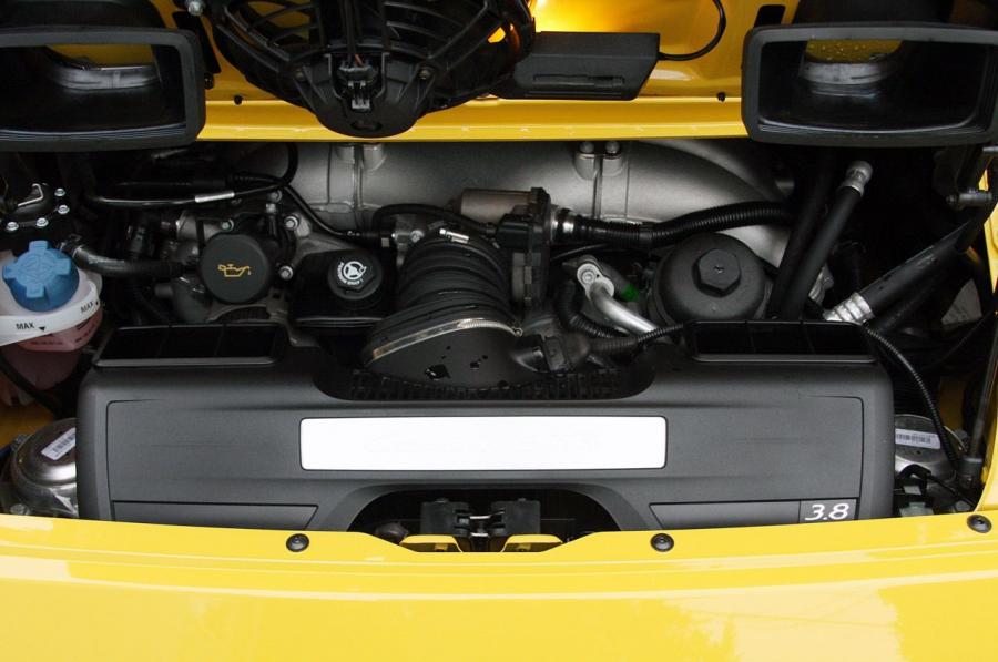  Porsche 911 GTS 2011 года  (фото 36 из 44)